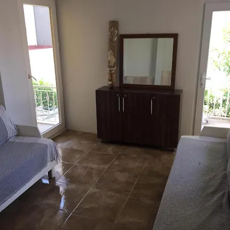 Beautiful 4 Bed Duplex In Small Private Community In Centre Apartment