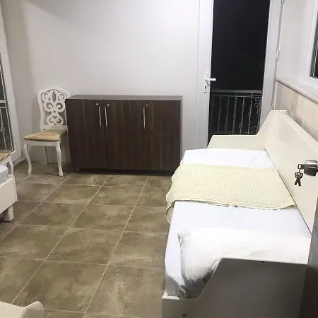 Beautiful 4 Bed Duplex In Small Private Community In Centre Apartment *